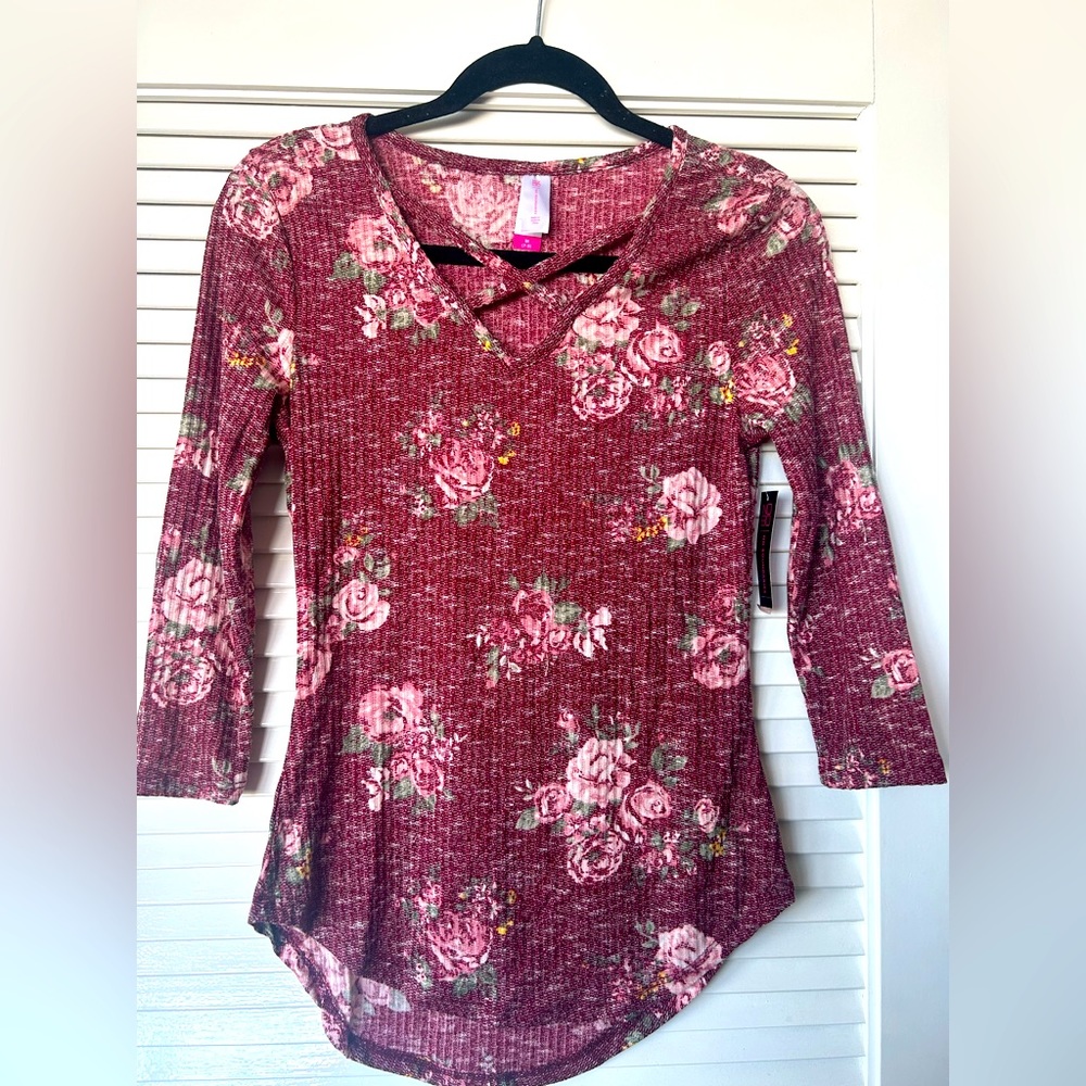 No boundaries floral top new with tags